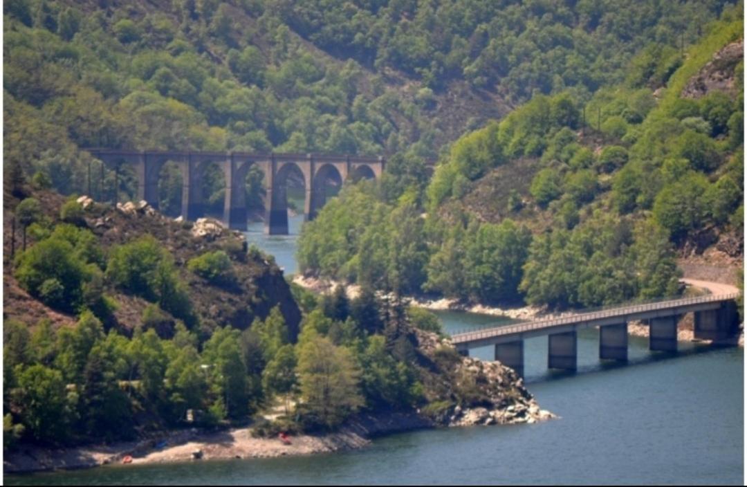 Sur Les Rochers Du Lac & Location-Rando En Vtt Villefort  Extérieur photo