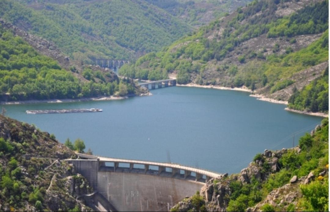 Sur Les Rochers Du Lac & Location-Rando En Vtt Villefort  Extérieur photo